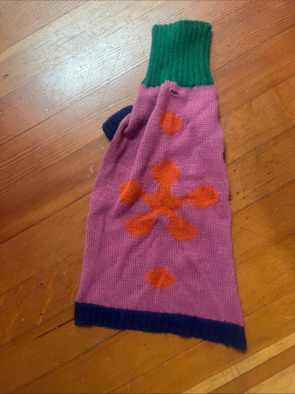 Dusen dusen flower Colorblock Dog Sweater - Pink with Orange Motif & Green Neck